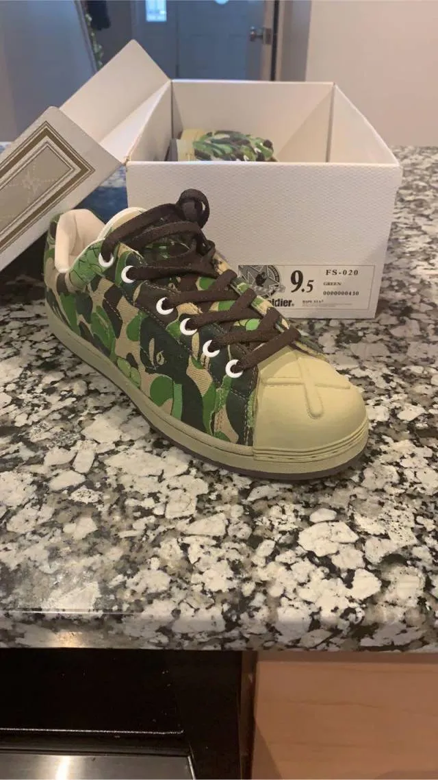 APE x KAWS SKARSTA