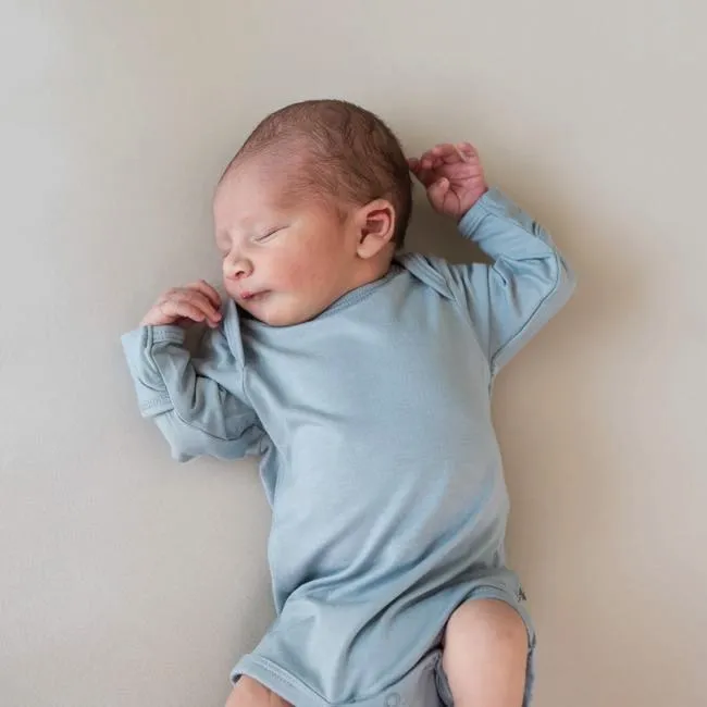 Kyte Baby Long Sleeve Bodysuit in Fog