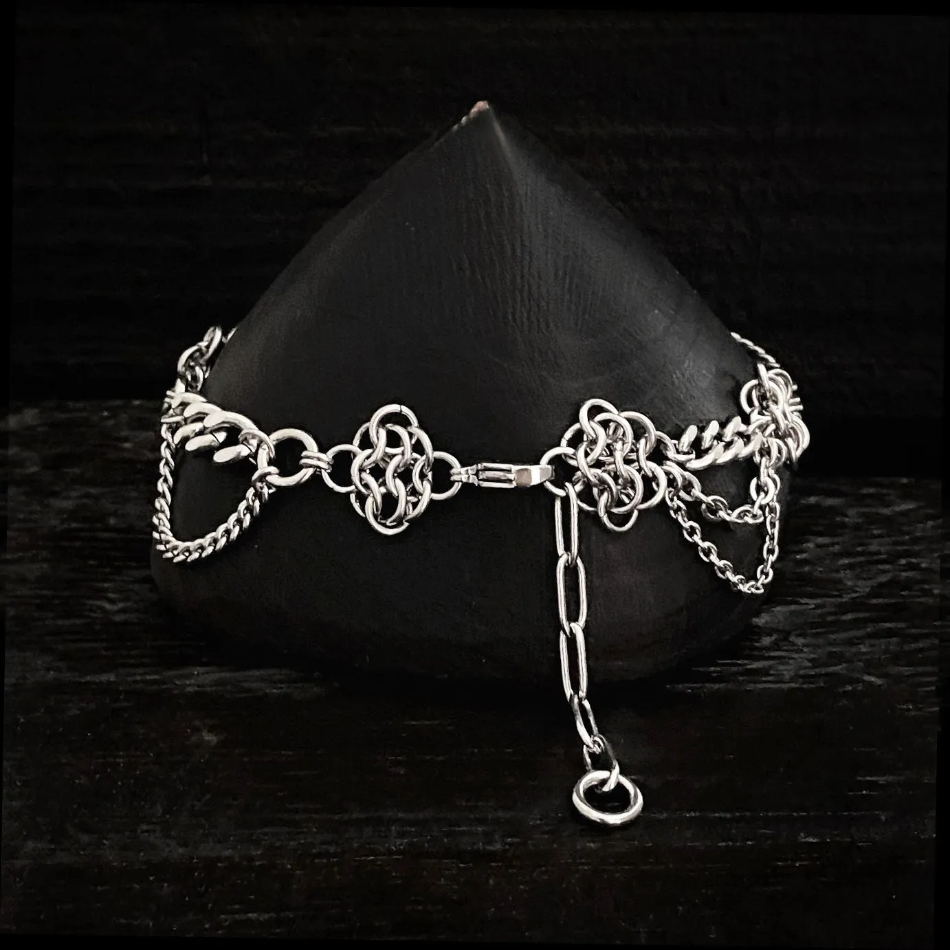 METAL Asymmetrical Rosette & Draping Chain Anklet