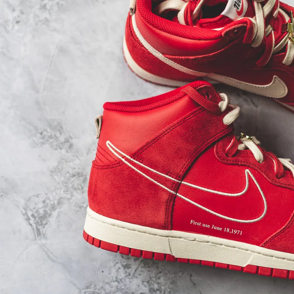 Nike Dunk High SE Red.