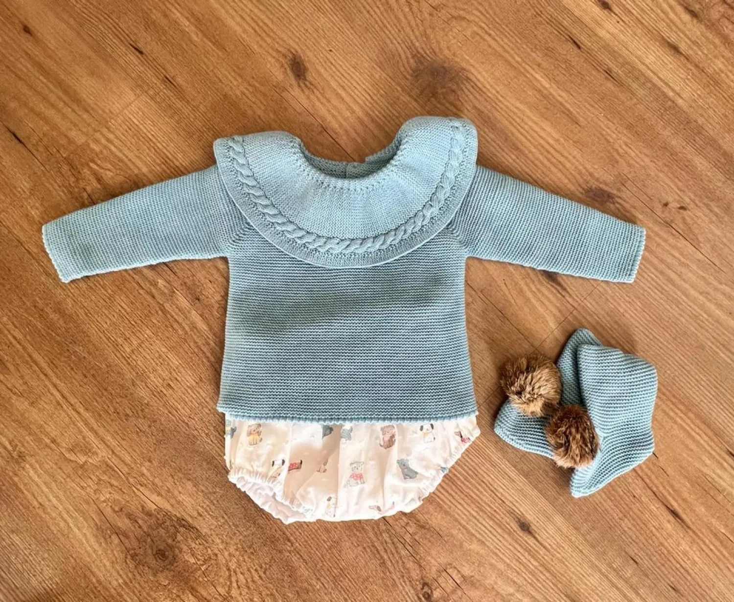 Unisex set in knit and fabric. Mint Collection